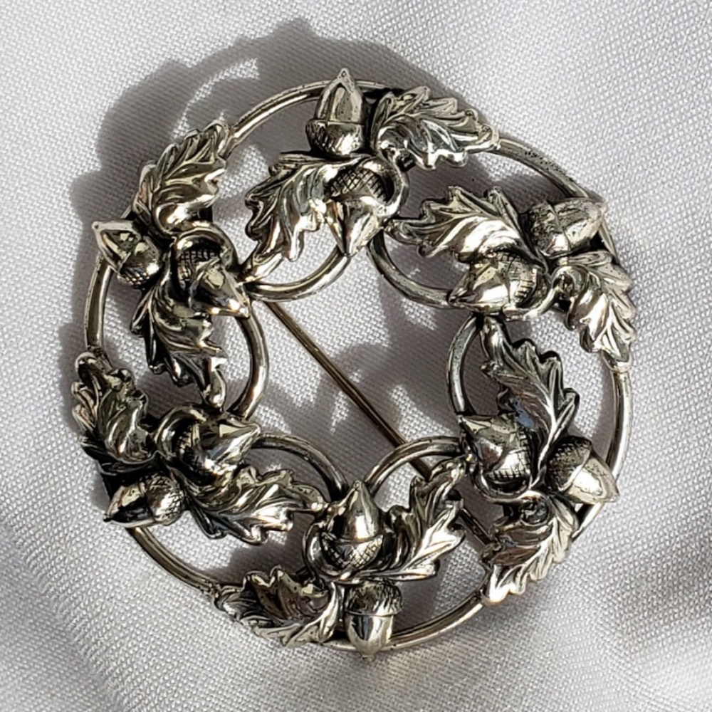 Vintage Danecraft Sterling Acorn Circle Pin